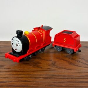 Thomas & Friends James and Cargo Motorized Train Engine Battery Powered TESTED